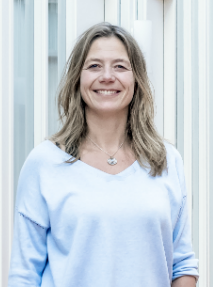 Esther_website Corver